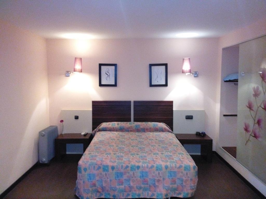 Hostal - Restaurante Asador Esperanza อูเอสกา ห้อง รูปภาพ