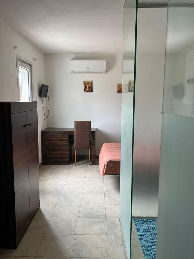 Hostal - Restaurante Asador Esperanza อูเอสกา ภายนอก รูปภาพ