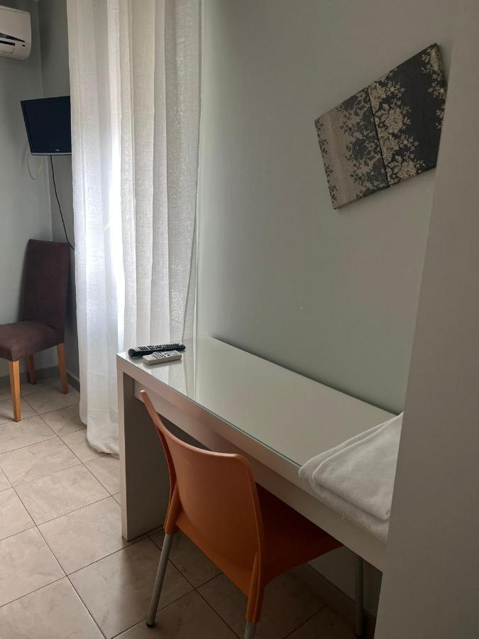 Hostal - Restaurante Asador Esperanza อูเอสกา ภายนอก รูปภาพ