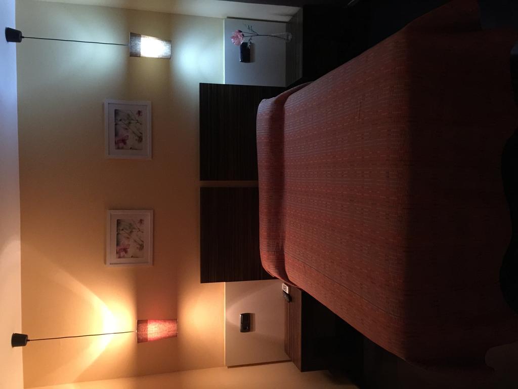 Hostal - Restaurante Asador Esperanza อูเอสกา ภายนอก รูปภาพ